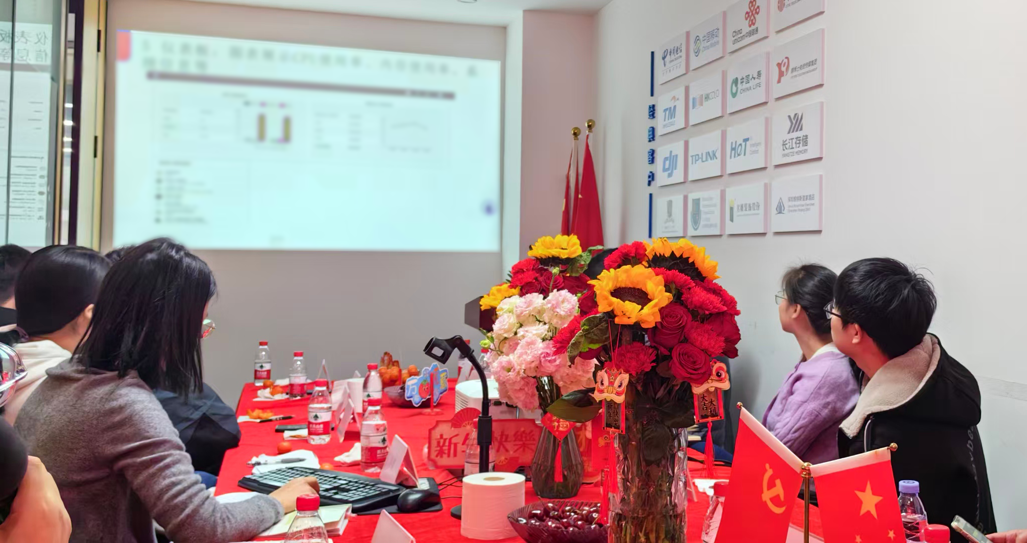 坚持以高质量党建引领高质量发展 ——热烈庆祝中国共产党成立104周年 坚持以高质量党建引领高质量发展 ——热烈庆祝中国共产党成立104周年